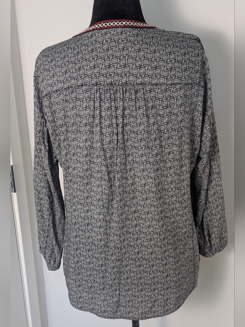 Daniel Rainn Women's Sz L Embroidered 3/4 Sleeve Black White Boho Peasant Top - Picture 5 of 10